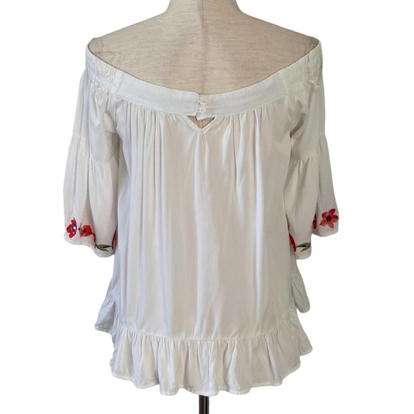 ⭐️ SOLD ⭐️ Umgee Bohemian Floral Embroidered Off Shoulder Top Size Small White - Picture 4 of 10